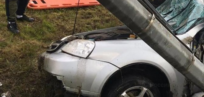 Под Калугой автомобиль врезался в столб – водитель погиб