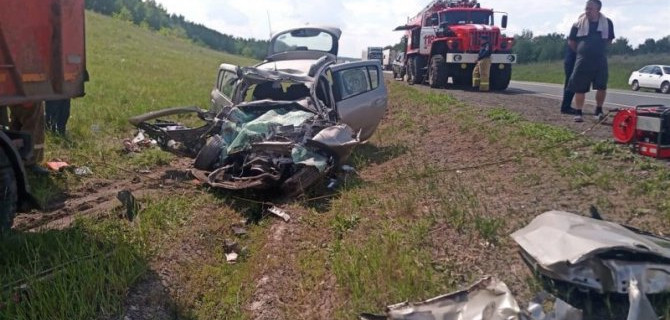 Два человека погибли в ДТП с грузовиком в Самарской области