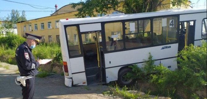 В Свердловской области автобус насмерть сбил шесть человек