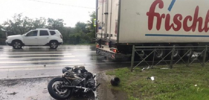 Мотоциклист погиб в ДТП с фурой в Рязанской области