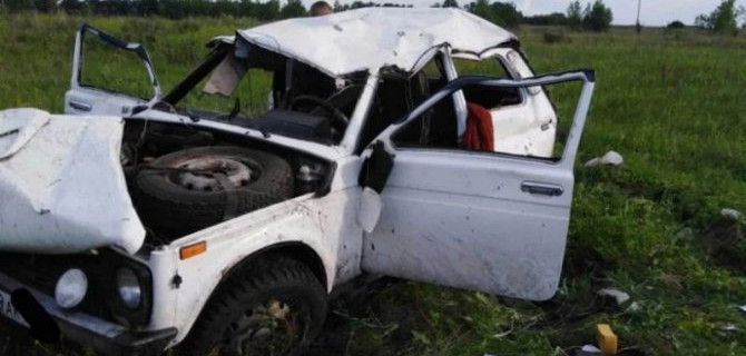 Три человека пострадали при опрокидывании автомобиля в Ртищевском районе Саратовской области