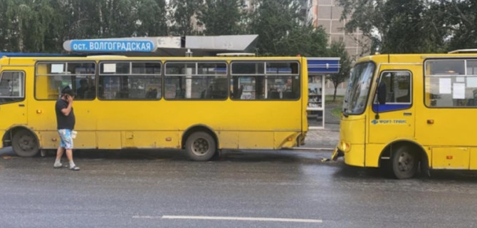 Двое взрослых и ребенок пострадали в ДТП с автобусами в Екатеринбурге
