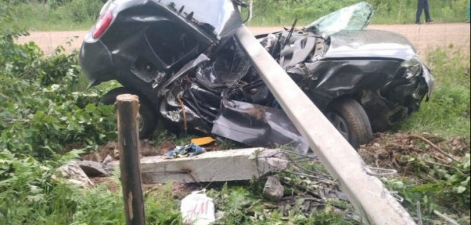 В Башкирии женщина-водитель сбила столб и погибла