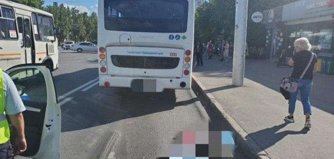 В Уфе автобус насмерть сбил женщину на остановке