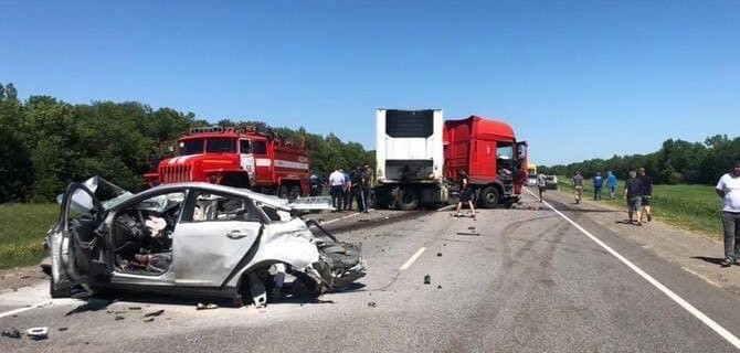 Муж с женой и младенец погибли в ДТП на Р-22 — выжила только трёхлетняя дочь