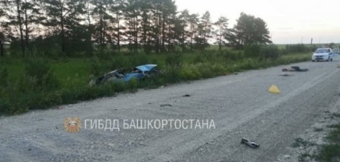 Два человека погибли при опрокидывании машины в Башкирии