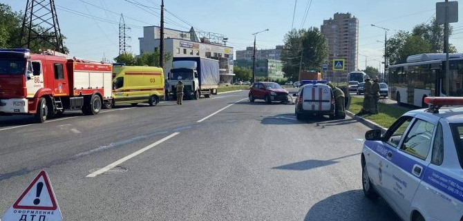 Смертельное ДТП в Тольятти — грузовик «подтолкнул» легковушку прямо на пешехода
