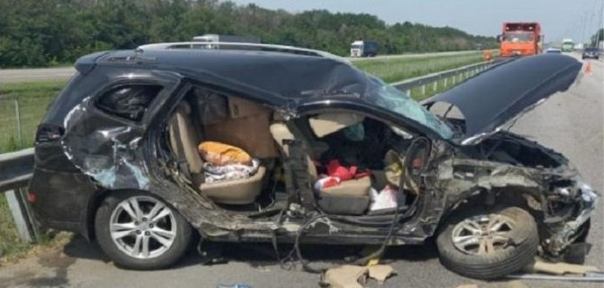 Женщина с ребенком пострадали в ДТП с КамАЗом в Воронежской области