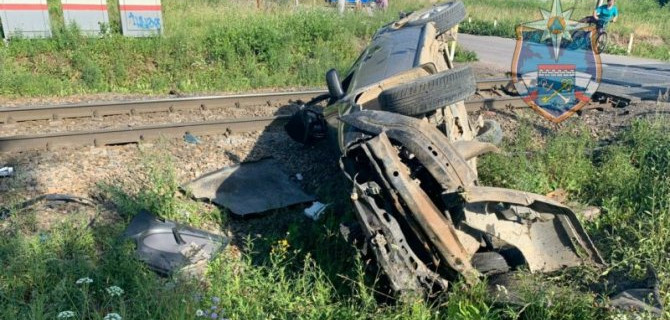 Мужчина и ребенок пострадали в ДТП с поездом под Петербургом