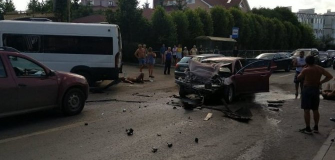 В Самаре ДТП с "маршруткой" - 11 пострадавших