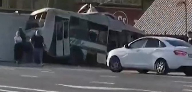 В Новосибирской области смертельное ДТП — фура протаранила автобус