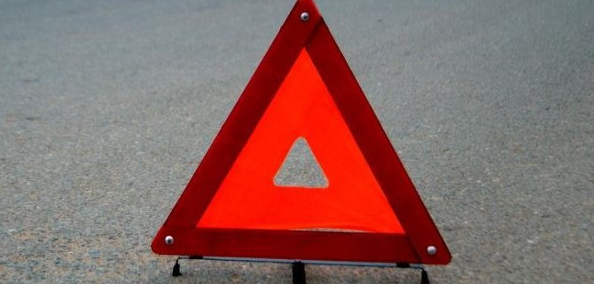 При опрокидывании КамАЗа в Рыльском районе Курской области пострадала женщина