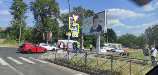 Мотоциклист погиб в ДТП на Полюстровском проспекте в Петербурге