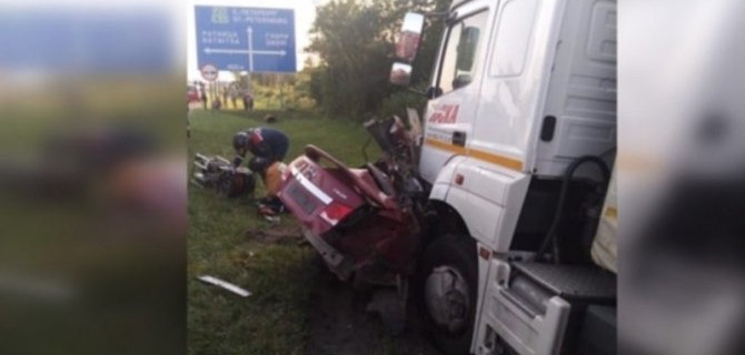 В ДТП с фурой в Кировском районе Ленобласти погиб человек