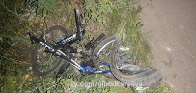 В Карелии водитель без прав насмерть сбил велосипедиста и скрылся