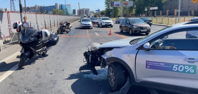 Мотоциклист пострадал в ДТП на Дунайском проспекте в Петербурге