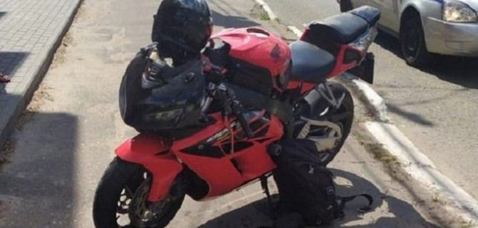 Мотоциклист пострадал в ДТП в Твери