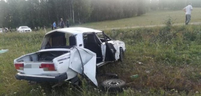 В Башкирии при опрокидывании ВАЗа погибли двое