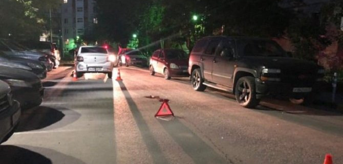 В Тюмени автомобиль сбил ребенка на самокате и протащил его несколько метров