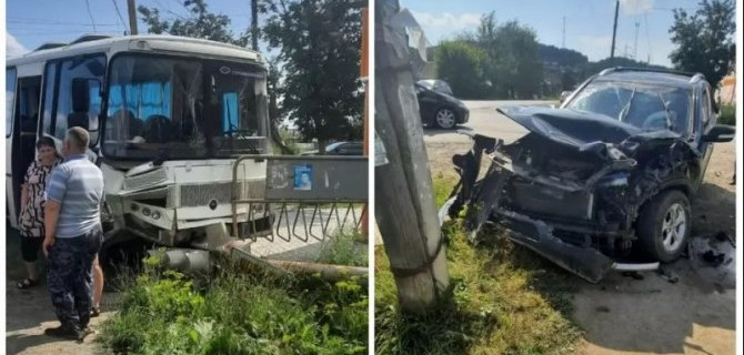 Четыре человека пострадали в ДТП с автобусом в Свердловской области