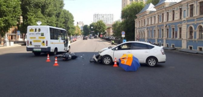 Мотоциклист пострадал в ДТП в центре Воронежа