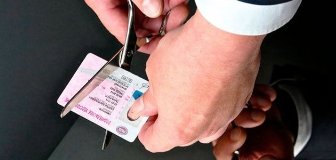 Заболел — остался без водительских прав: о чём на самом деле говорится в новом законопроекте