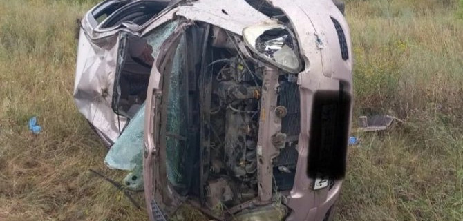 Женщина погибла при опрокидывании автомобиля под Саратовом