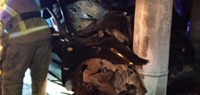 В Симферополе машина врезалась в столб – погибли два человека