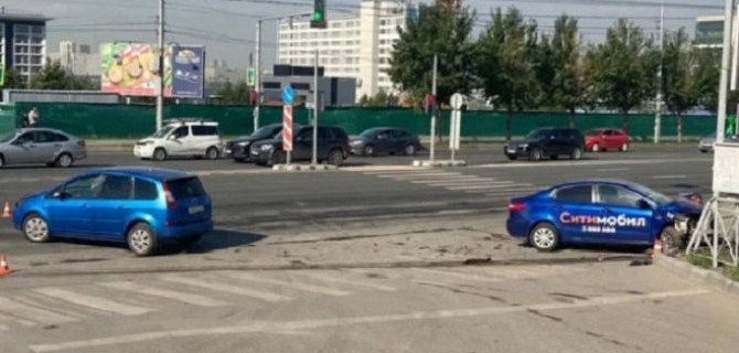 Четыре человека пострадали в ДТП в Новосибирске