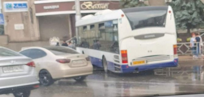 Два человека пострадали в ДТП с автобусом в Липецке