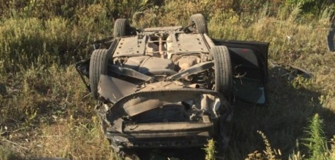 При опрокидывании автомобиля под Оренбургом погиб водитель