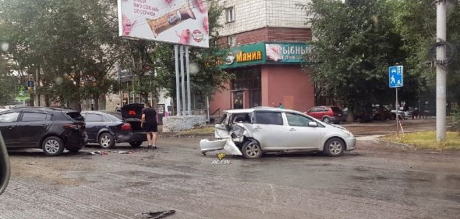 Пьяный водитель устроил массовое ДТП в Новосибирске