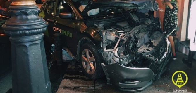 В Петербурге девушка на BMW устроила массовое ДТП