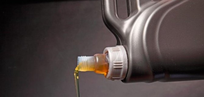 Выбор масла для автомобиля — вязкость и выбор между синтетикой и «минералкой»