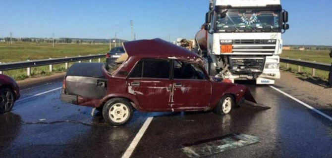 В ДТП с бензовозом под Красноярском погиб человек