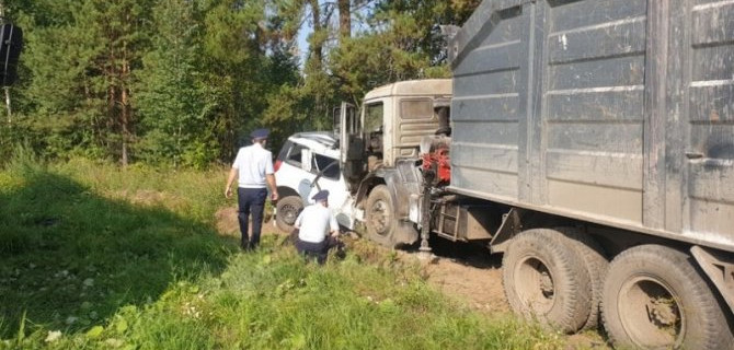 Водитель иномарки погиб в ДТП с КамАЗом на ЕКАД