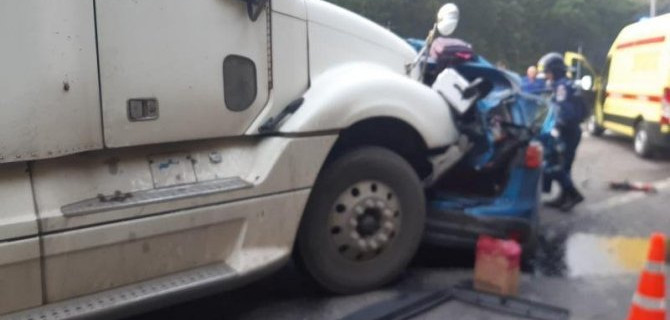 В ДТП с фурой в Воронежской области погиб человек