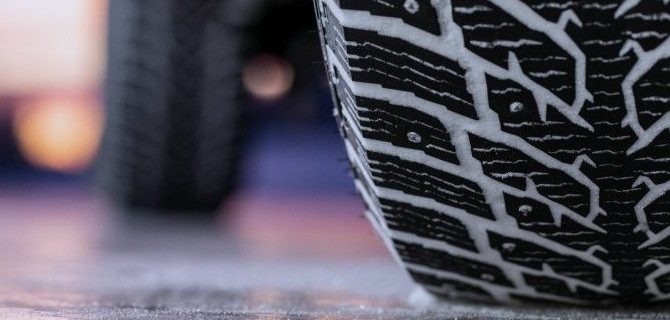 Ни дна, ни покрышки: российских автовладельцев может ждать дефицит зимней резины