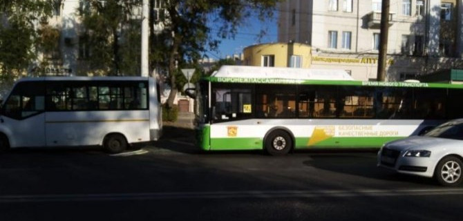 Три человека пострадали в ДТП с автобусами в Воронеже