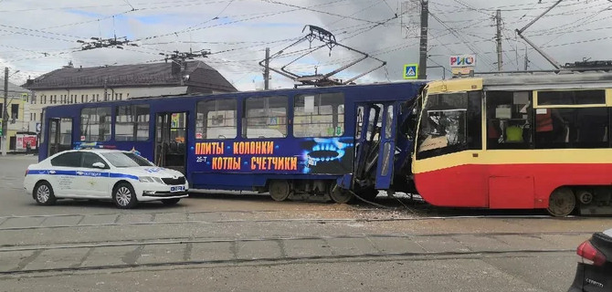 В Туле произошло лобовое столкновение двух трамваев