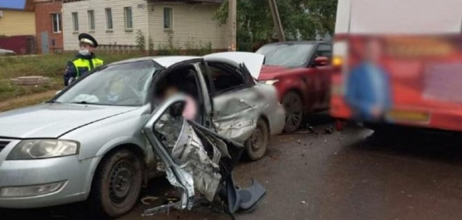 Водитель легковушки погибла в ДТП с автобусом в Воткинске