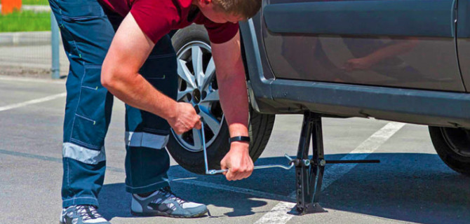 Домкрат, аптечка, трос: что стоит всегда возить с собой в багажнике автомобиля