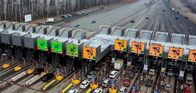 Тронулся — плати: в России платными для автомобилистов могут стать все дороги