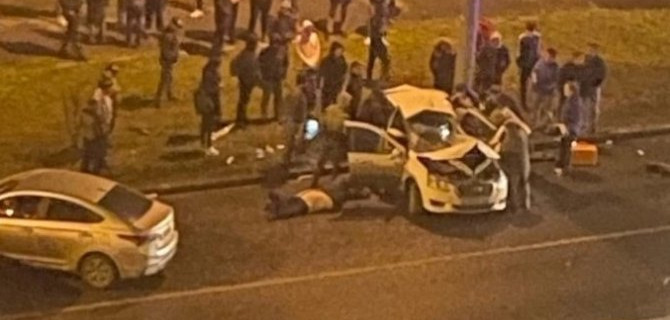 В ДТП в Тюмени погиб таксист и пострадали дети