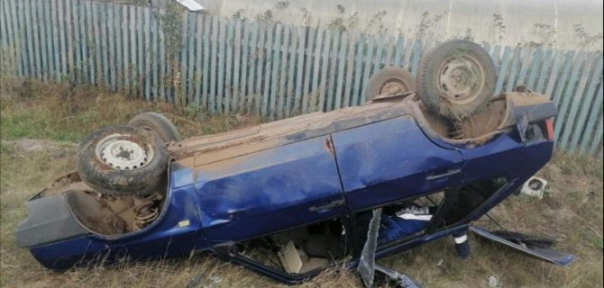 Молодая женщина погибла при опрокидывании автомобиля в Башкирии