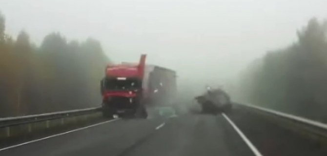 Два человека погибли в ДТП с фурой в Тулунском районе