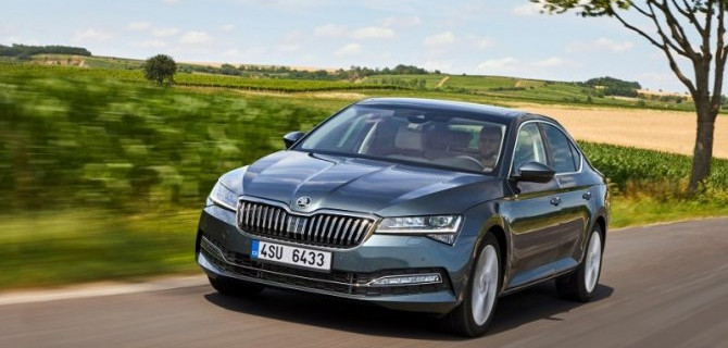 ŠKODA празднует 20-летие возвращения легендарного седана SUPERB