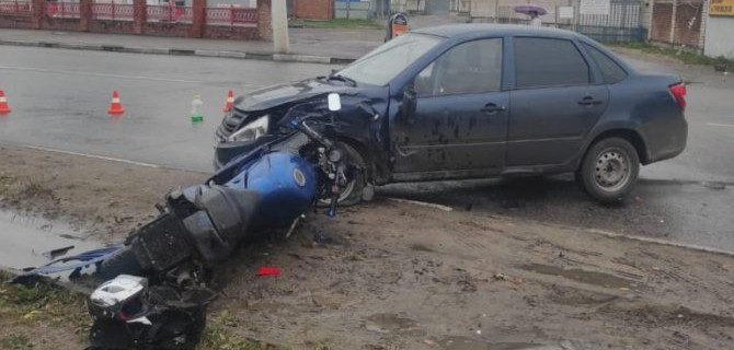Мотоциклист пострадал в ДТП в Твери