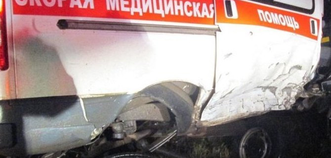 В Кировской области пьяный водитель Audi врезался в «Скорую помощь»