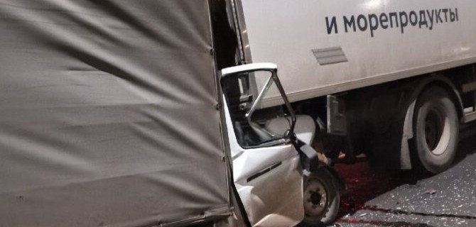 Во Владимирской области погиб водитель «ГАЗели», врезавшись в большегруз